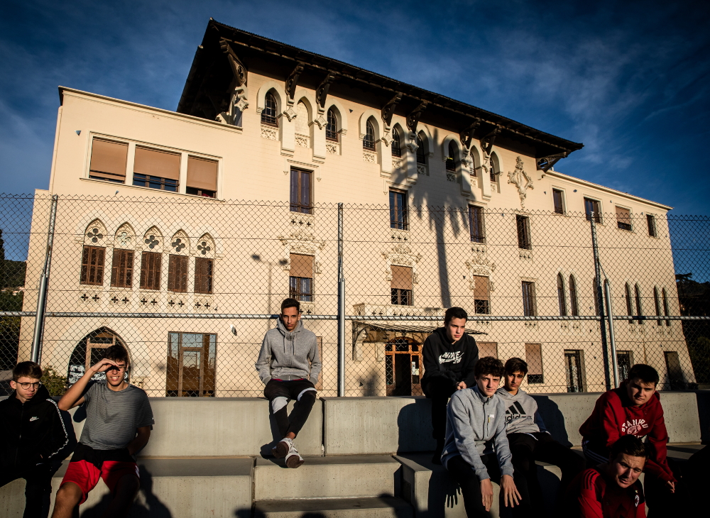 La façana del centre de Sarrià